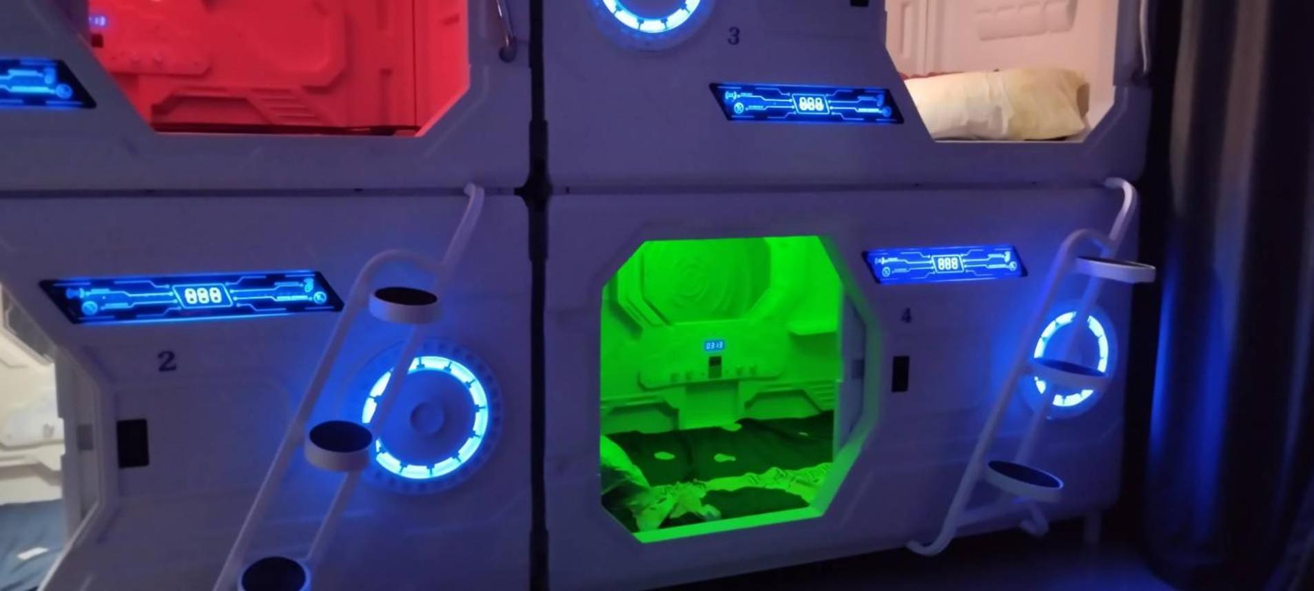 Capsule Hostel *